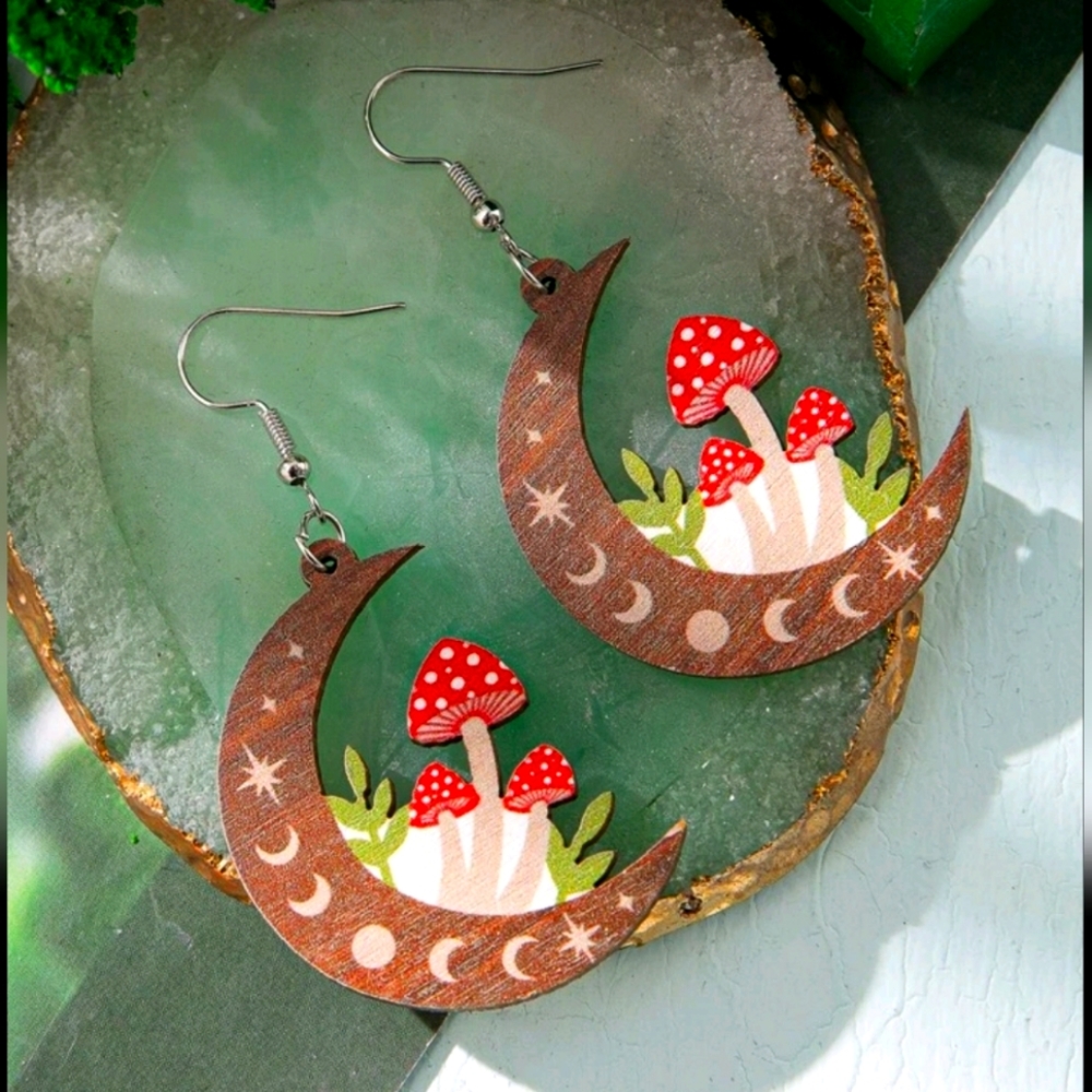 🍄 Adorable Wooden Mushroom Earrings
